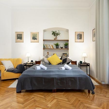 Classy Apartments Charles Bridge Praga Exterior foto