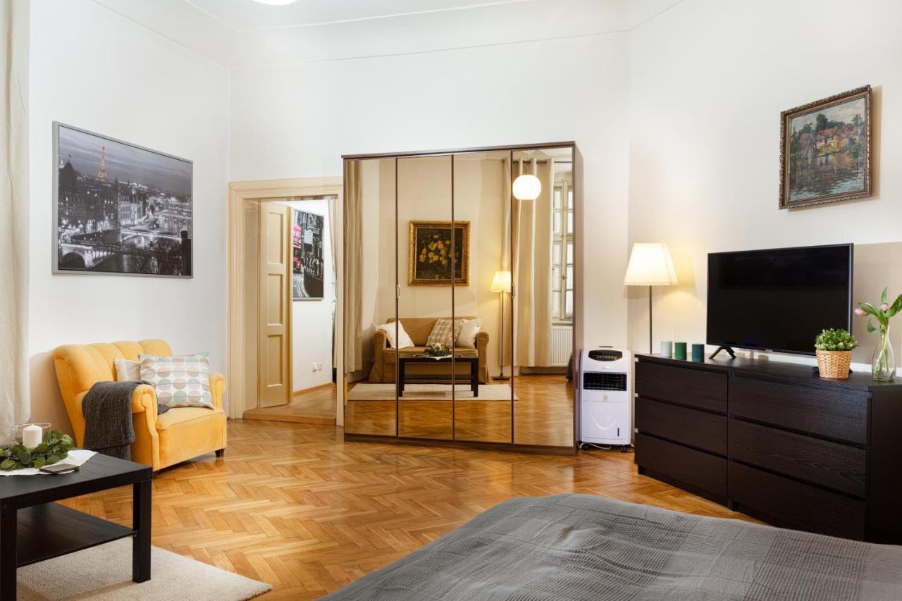 Classy Apartments Charles Bridge Praga Exterior foto
